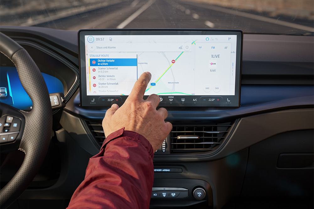 Ford-interieur met close-up van SYNC 4