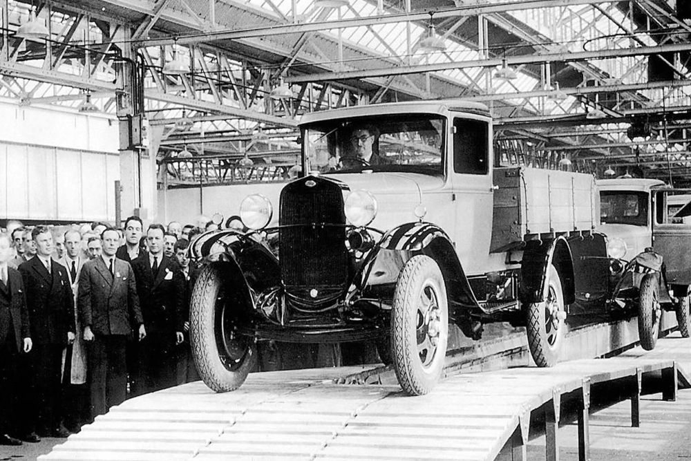 Historisch plaatje van een oude auto