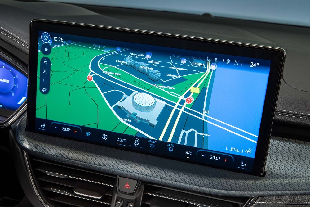 Een close-up van het SYNC-touchscreen met de navigatie en kaarten er op.