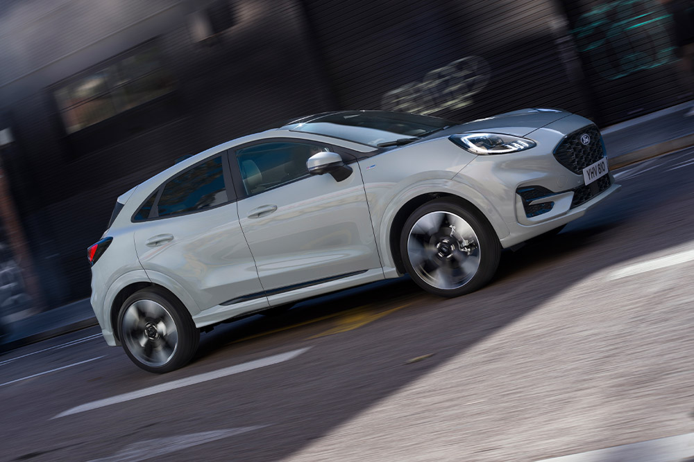 Rijden met de Ford Puma Hybrid.
