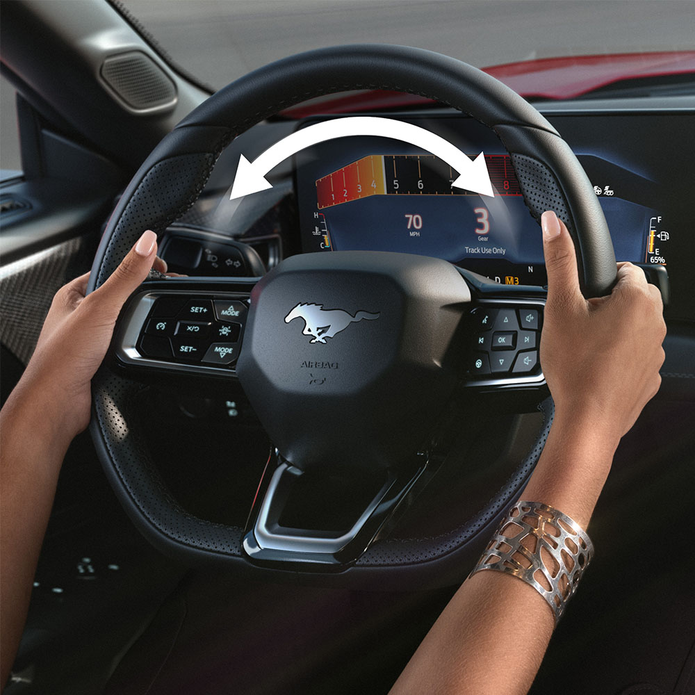 De ontwijkende besturing van de gloednieuwe Ford Mustang wordt gedemonstreerd.