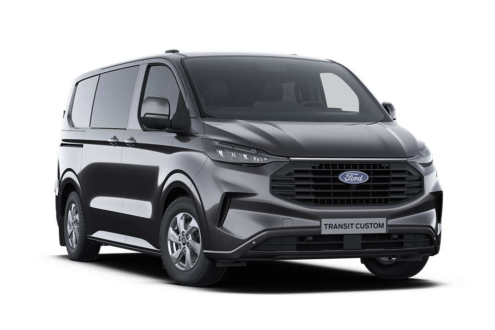 Schuin vooraanzicht links van een donkergrijze Ford Transit Custom Limited Dubbele Cabine tegen een witte achtergrond.
